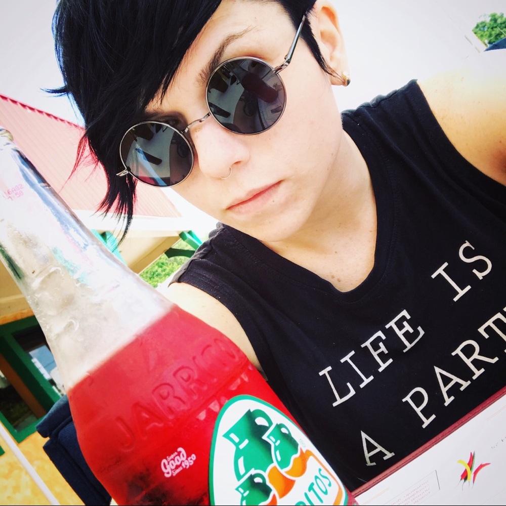 Meet your Posher, Tia